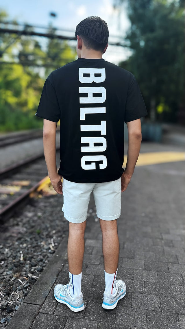 Herren Oversized T_Shirt Schwarz mit vertikalem BALTAG Ruckenprint