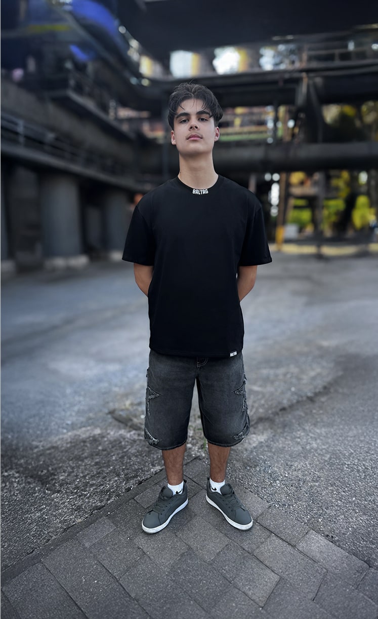 Herren T‑Shirt mit BALTAG‑Kragenprint – minimalistischer Streetstyle