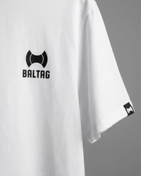 BALTAG Statement T-Shirt Weiß – Unisex Regular Fit mit Backprint | Streetwear Premium