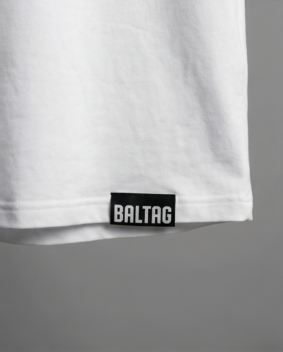 BALTAG Statement T-Shirt Weiß – Unisex Regular Fit mit Backprint | Streetwear Premium