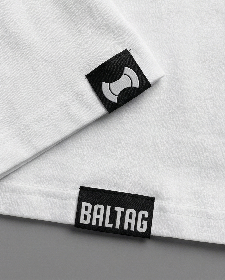 BALTAG Statement T-Shirt Weiß – Unisex Regular Fit mit Backprint | Streetwear Premium